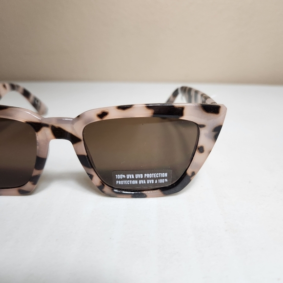 American Eagle Aerie Womens Weekend Animal/Tortoise Chunky Sunglasses |NWT| - Picture 2 of 10